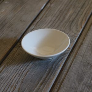 idée de support en porcelaine petite coupelle ronde