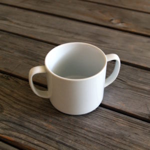 idée de support en porcelaine tasse pour bébé avec anses